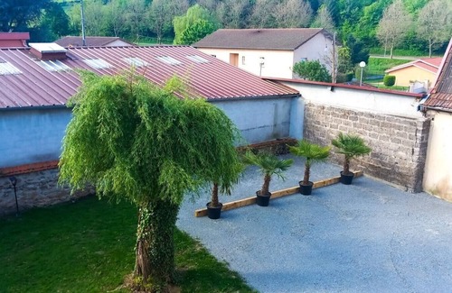 Bourg-de-Thizy Apartamento | Appartement, Avec Extérieurs,calme ,bien Équipé ,proche Autoroute et Commerces