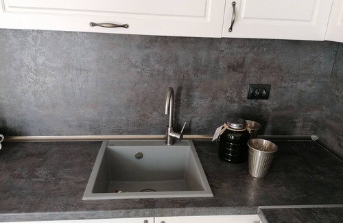 Plovdiv Center Casa | Appartement avec acces personel. Passez Vos vacances dan's une maison situee a quellques pas du centre et de tous les cites historiques a Plovdiv. L'appartement est bien equipe avec tous electromenagers pour passer un merveilleu week and. A 200 metros ...