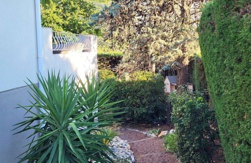Le Cres Apartamento | Appartement Avec Jardin et Piscine