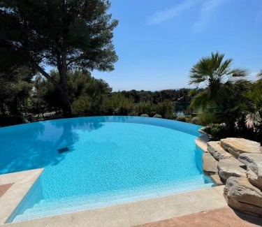 Le Dramont Apartamento | Appartement avec magnifique vue Piscine Lac et Mer Ref RDL 113