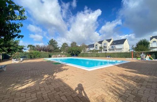 Guerande Apartamento | Appartement avec mezzanine, piscine et parking - proche plage et clubs sportifs à La Baule - FR-1-245-43