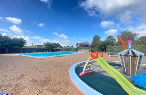 Guerande Apartamento | Appartement avec mezzanine, piscine et parking - proche plage et clubs sportifs à La Baule - FR-1-245-43