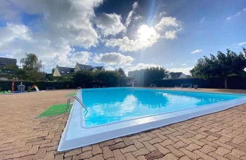 Guerande Apartamento | Appartement avec mezzanine, piscine et parking - proche plage et clubs sportifs à La Baule - FR-1-245-43