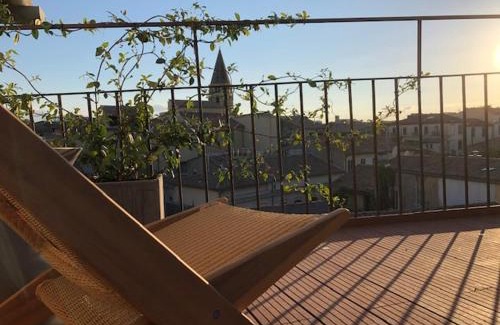 Nimes City Centre Apartamento | Appartement avec terrasse panoramique au coeur de Nîmes