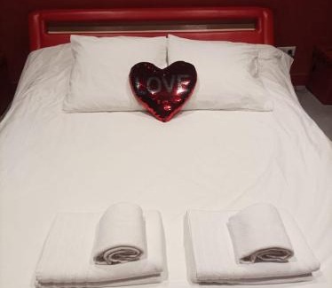 Montpellier Apartamento | Appartement balnéo et sauna privés The Red Room