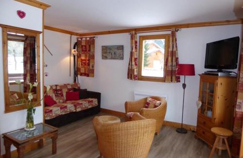 Pralognan-la-Vanoise Apartamento | Appartement Confortable au Centre de Pralognan-la-Vanoise, Proche Téléphérique et Commerces - FR-1-464-107