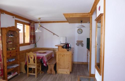 Pralognan-la-Vanoise Apartamento | Appartement Confortable au Centre de Pralognan-la-Vanoise, Proche Téléphérique et Commerces - FR-1-464-107