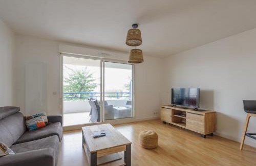 Aytre Apartamento | Appartement Calme avec Grande Terrasse, Aytré, Proche Lac, 2 Pers. - FR-1-535-49