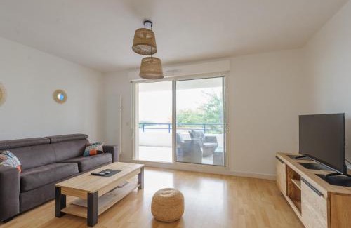 Aytre Apartamento | Appartement Calme avec Grande Terrasse, Aytré, Proche Lac, 2 Pers. - FR-1-535-49
