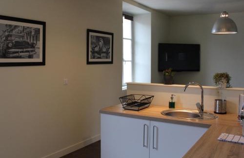 Val de Briey Apartamento | Appartement Central à Briey : 2 Ch, Cuisine équipée, Proche Commerces et Activités - FR-1-584-105
