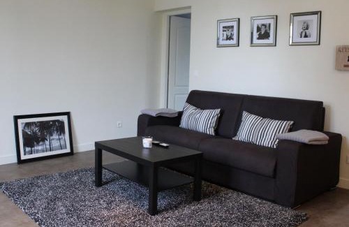 Val de Briey Apartamento | Appartement Central à Briey : 2 Ch, Cuisine équipée, Proche Commerces et Activités - FR-1-584-105