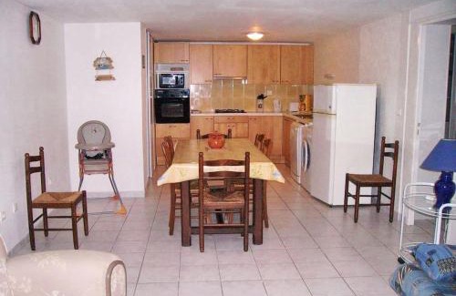 Breuillet Apartamento | Appartement charmant à Breuillet avec jardin spacieux