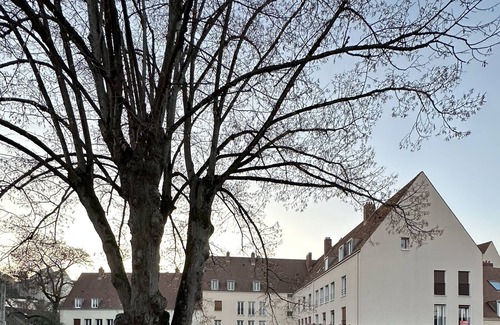 Chartres Apartamento | Vrbo Property