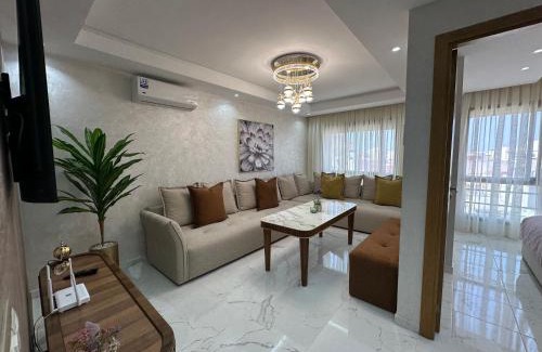 Luxus Apartamento | Appartement chic , 3 chambres , proche centre-ville -plage -aéroport, parking privé