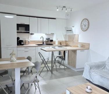 Plan-de-la-Tour Apartamento | Appartement climatisé avec jardin 4 personnes