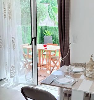 Plan-de-la-Tour Apartamento | Appartement climatisé avec jardin 4 personnes