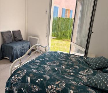 Plan-de-la-Tour Apartamento | Appartement climatisé avec jardin 4 personnes