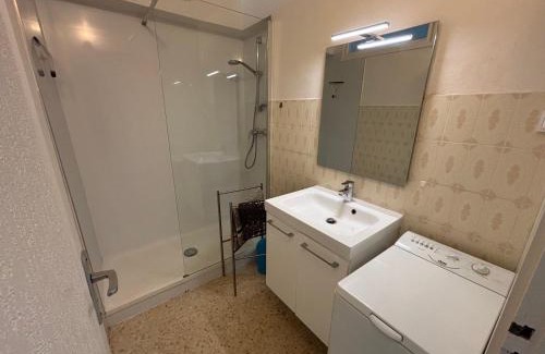 Balaruc-les-Bains Apartamento | Appartement climatisé avec jardin privé, proche des Thermes et de l'étang de Thau - FR-1-503-116