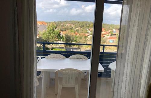 Lacanau-Ocean Apartamento | Appartement Climatisé avec Piscine & Mer Bleu Marine