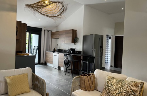 La Saline Les Bains Apartamento | Appartement Cosy Front de mer Accès Direct sur la Plage