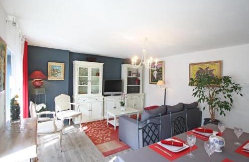 Remiremont Apartamento | Appartement Confortable à Remiremont, Proche Centre et Commerces, Garage et Wifi Inclus - FR-1-589-132