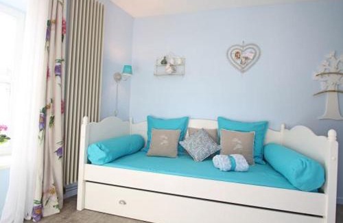 Remiremont Apartamento | Appartement Confortable à Remiremont, Proche Centre et Commerces, Garage et Wifi Inclus - FR-1-589-132