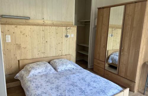 Neris-les-Bains Apartamento | Appartement cosy à Néris-les-Bains - 30 m² - Parking