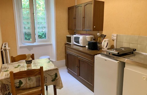 Neris-les-Bains Apartamento | Appartement cosy à Néris-les-Bains, 20 m², balcon avec vue