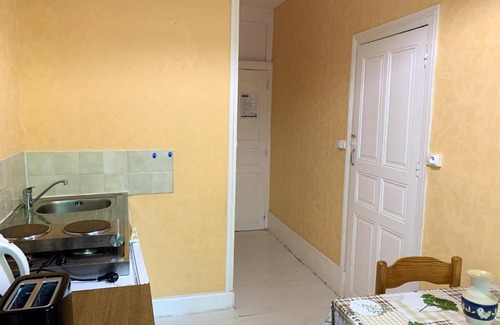 Neris-les-Bains Apartamento | Appartement cosy à Néris-les-Bains, 20 m², balcon avec vue