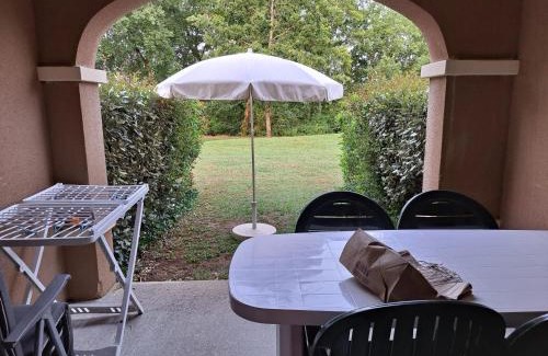 Monflanquin Apartamento | Appartement cosy à Monflanquin, 31 m² avec piscine