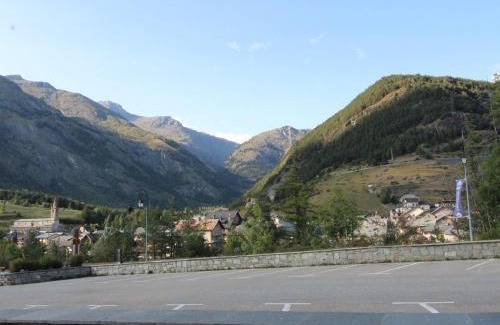 Termignon Apartamento | Appartement cosy 4 pers - Pied des pistes, balcon et wifi gratuit - FR-1-508-193