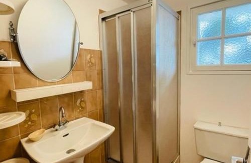 Tregastel Apartamento | Appartement cosy, jardin privé, 100m de la plage, Côte de Granit Rose - FR-1-542-10