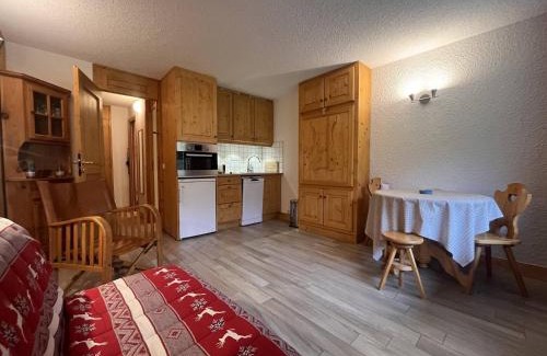 Meribel-Mottaret Apartamento | Appartement cosy près des pistes avec kitchenette équipée - FR-1-355-246