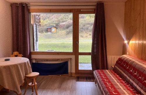 Meribel-Mottaret Apartamento | Appartement cosy près des pistes avec kitchenette équipée - FR-1-355-246