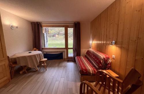 Meribel-Mottaret Apartamento | Appartement cosy près des pistes avec kitchenette équipée - FR-1-355-246