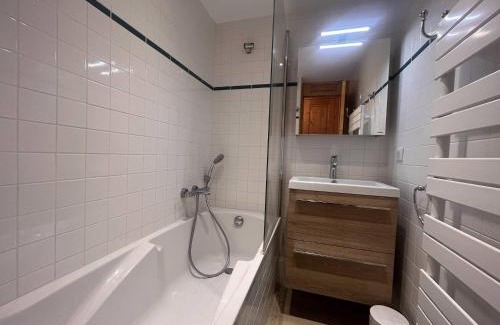 Meribel-Mottaret Apartamento | Appartement cosy près des pistes avec kitchenette équipée - FR-1-355-246
