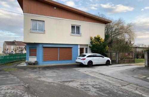 Fresnes-en-Woevre Apartamento | Appartement dans maison avec cour et parc
