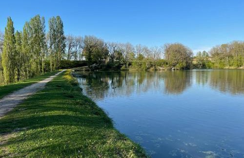 Monflanquin Apartamento | Appartement dans joli village de vacances 47150