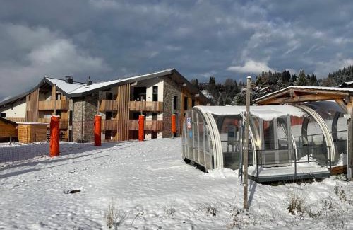Les Carroz-d'Araches Apartamento | Appartement de standing, pied des pistes, 4 chambres, 8 pers, parking, WIFI - FR-1-572-277
