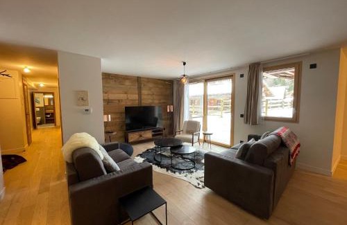 Les Carroz-d'Araches Apartamento | Appartement de standing, pied des pistes, 4 chambres, 8 pers, parking, WIFI - FR-1-572-277