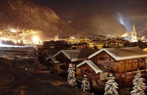 Val-d'Isere Apartamento | Appartement duplex de haut standing, skis aux pieds, 82m², 8 pers., cheminé, au cœur de Val d'Isère - FR-1-694-305