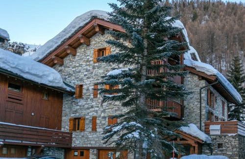 Val-d'Isere Apartamento | Appartement duplex de haut standing, skis aux pieds, 82m², 8 pers., cheminé, au cœur de Val d'Isère - FR-1-694-305