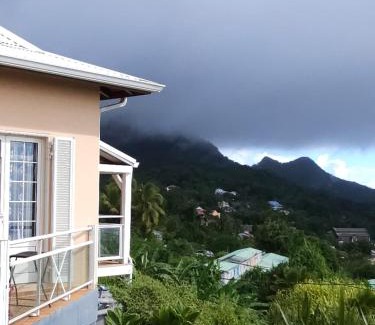 Gourbeyre Apartamento | Appartement Emeraude vue sur mer et montagne