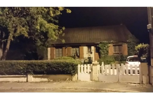 Meslay-le-Vidame Casa | Appartement en Sous sol Dans Pavillon a la Campagne