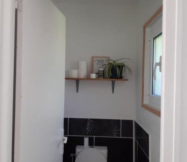 Scaer Casa | Appartement en lisière de forêt avec étang