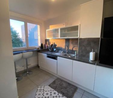 Saint-Cyr-l'Ecole Apartamento | Appartement familial Wifi Netflix Amazon Prime
