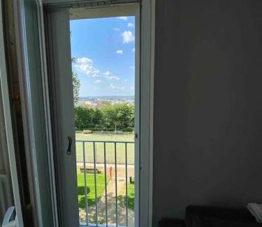 Saint-Cyr-l'Ecole Apartamento | Appartement familial Wifi Netflix Amazon Prime