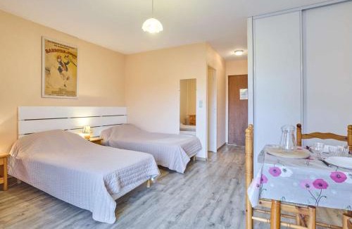 Barbotan-les-Thermes Apartamento | Appartement T1 bis lumineux avec balcon, parking, et Wifi - 2 personnes - FR-1-841-63