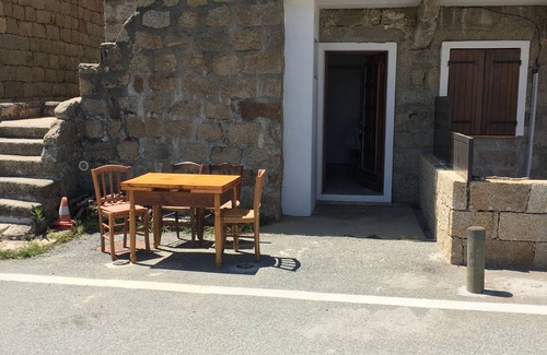 Belvedere-Campomoro Casa | Appartement Dans Maisonnette au Bord de Leau