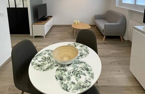 Le Plessis-Robinson Apartamento | Appartement Cosy Proche RER et Centre Ville